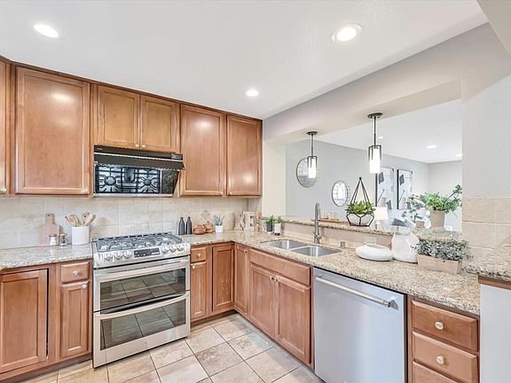 3rd image of 865 Carlisle Way APT 125