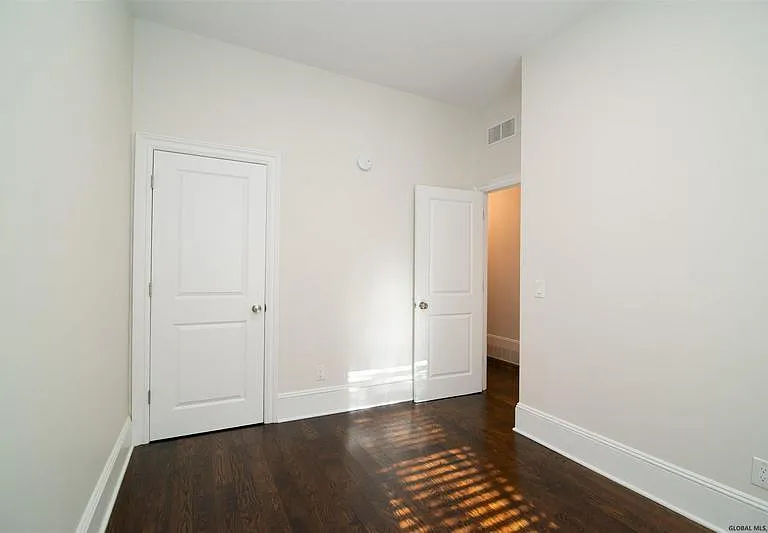 522 Madison Ave #1 — Photo 8