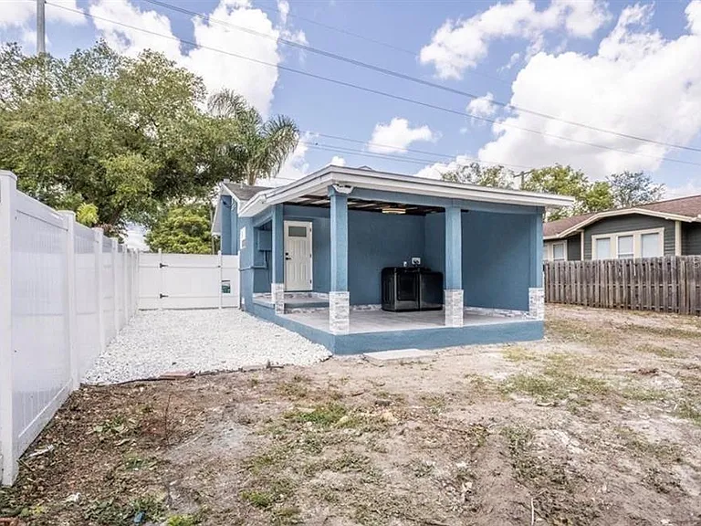 8907 N Blvd — Photo 15