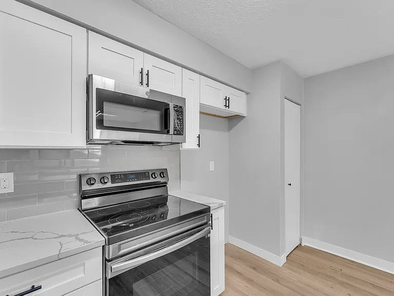 518 Turnberry Ln — Photo 6