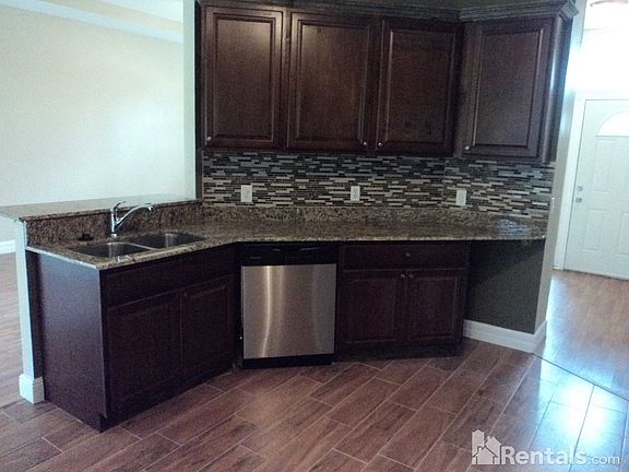 3rd image of 4755 Canterbury Dr