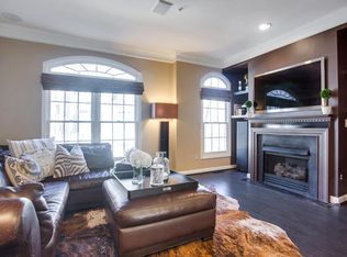 1605 Leeds Castle Dr, Vienna, VA 22182