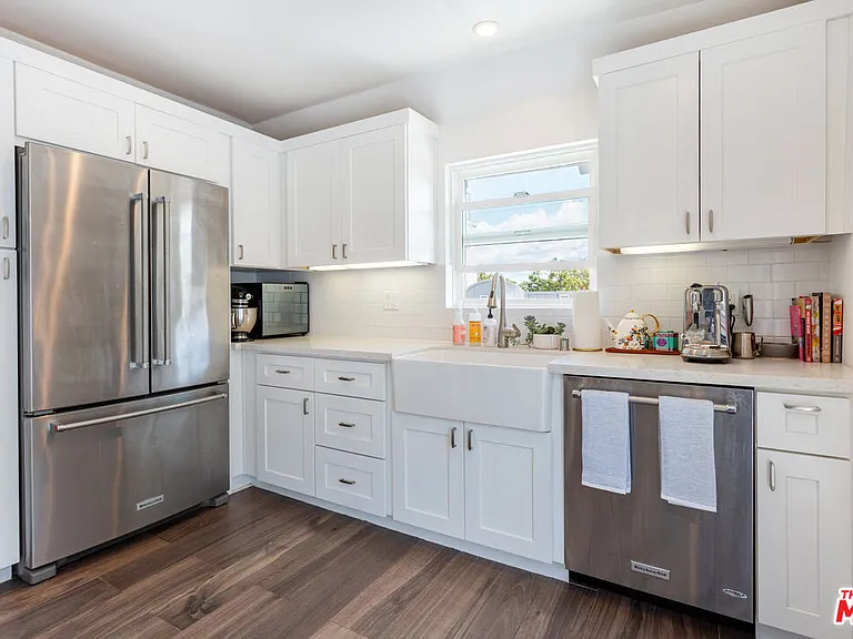 444 S Roxbury Dr #B — Photo 11
