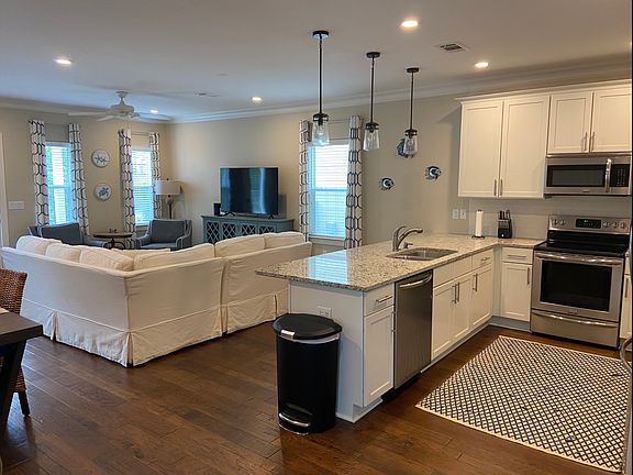 5th image of 153 Satinwood Dr
