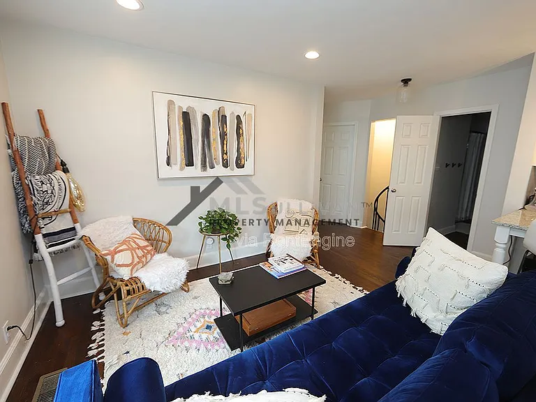 411 N Maple St — Photo 8