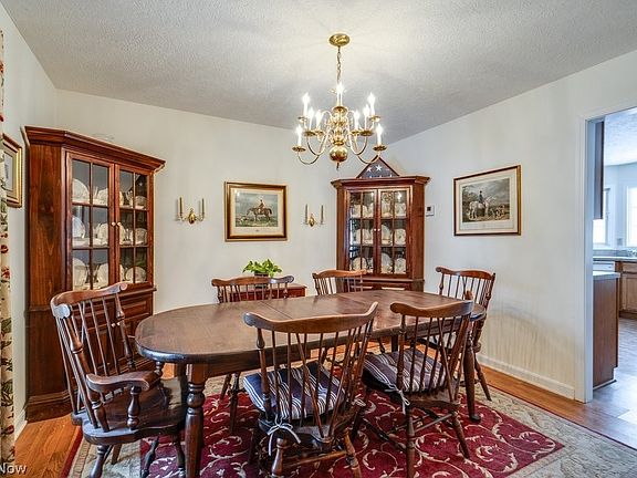 5th image of 136 Taylor Rd