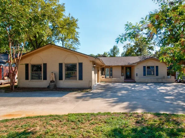 1006 Kiowa Dr W, Lake Kiowa, TX 76240
