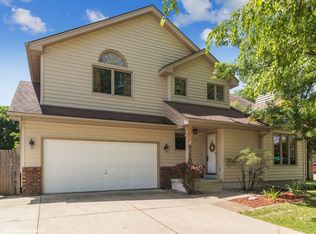 8220 Northview Dr, Urbandale, IA 50322