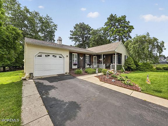 2nd image of 13 Greenleaf Street #51