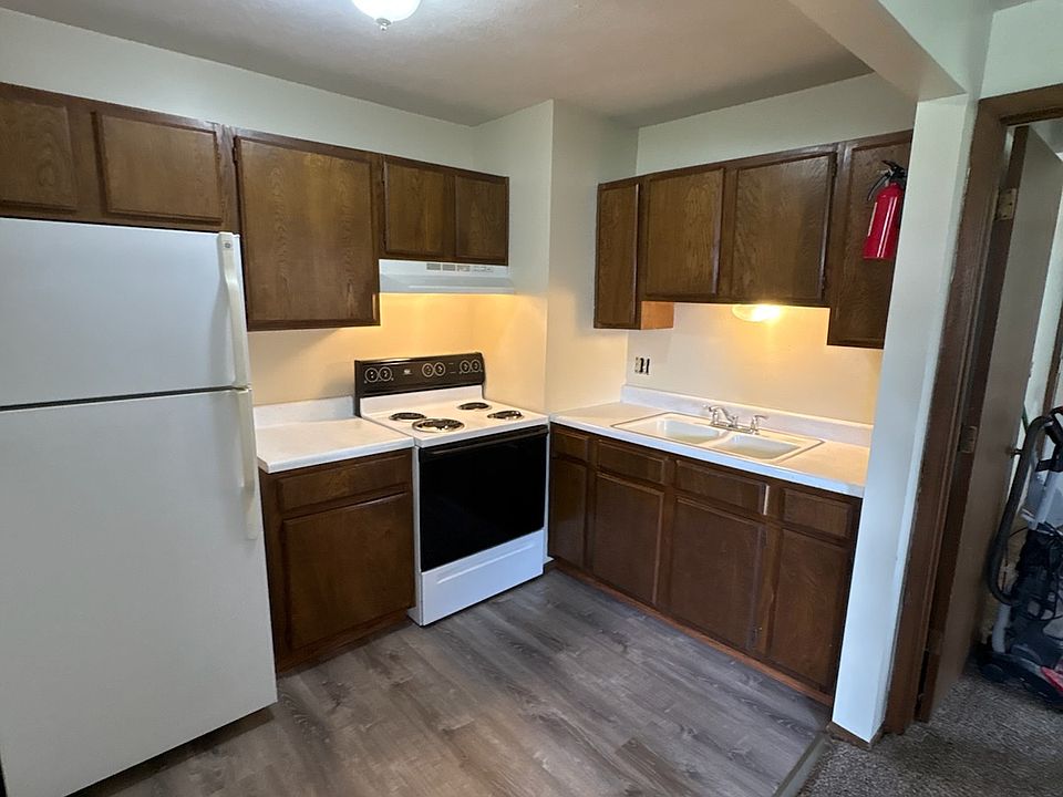 2nd image of 3115 Belmont St #D