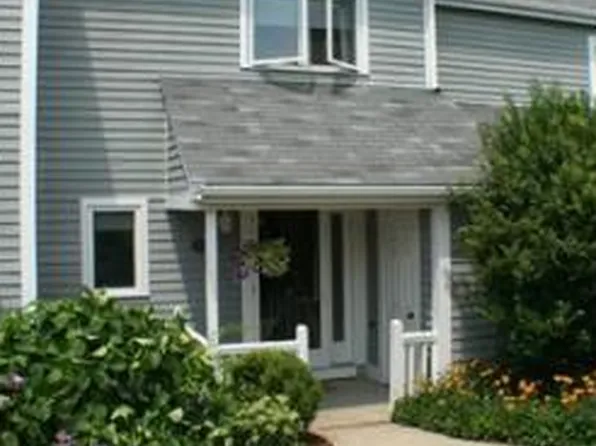 525 White Cliff Dr, Plymouth, MA 02360