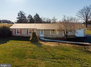 418 Old Middleway Rd, Kearneysville, WV 25430