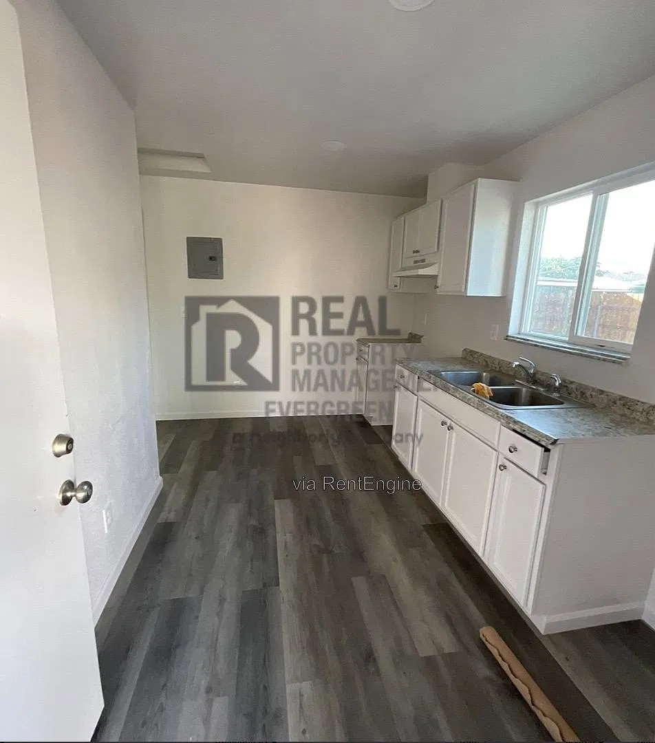 1 bed, 1.0 bath, 400 sqft, $995 — Photo 2