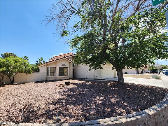 3rd image of 6703 Dominion Ct