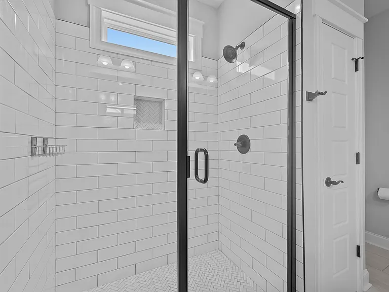 130 Amelia Dr — Photo 24