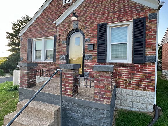 2nd image of 3645 Manhattan Ave