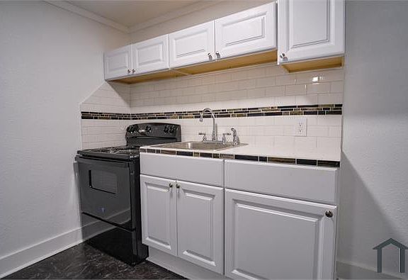 5th image of 2907 Norton St #15