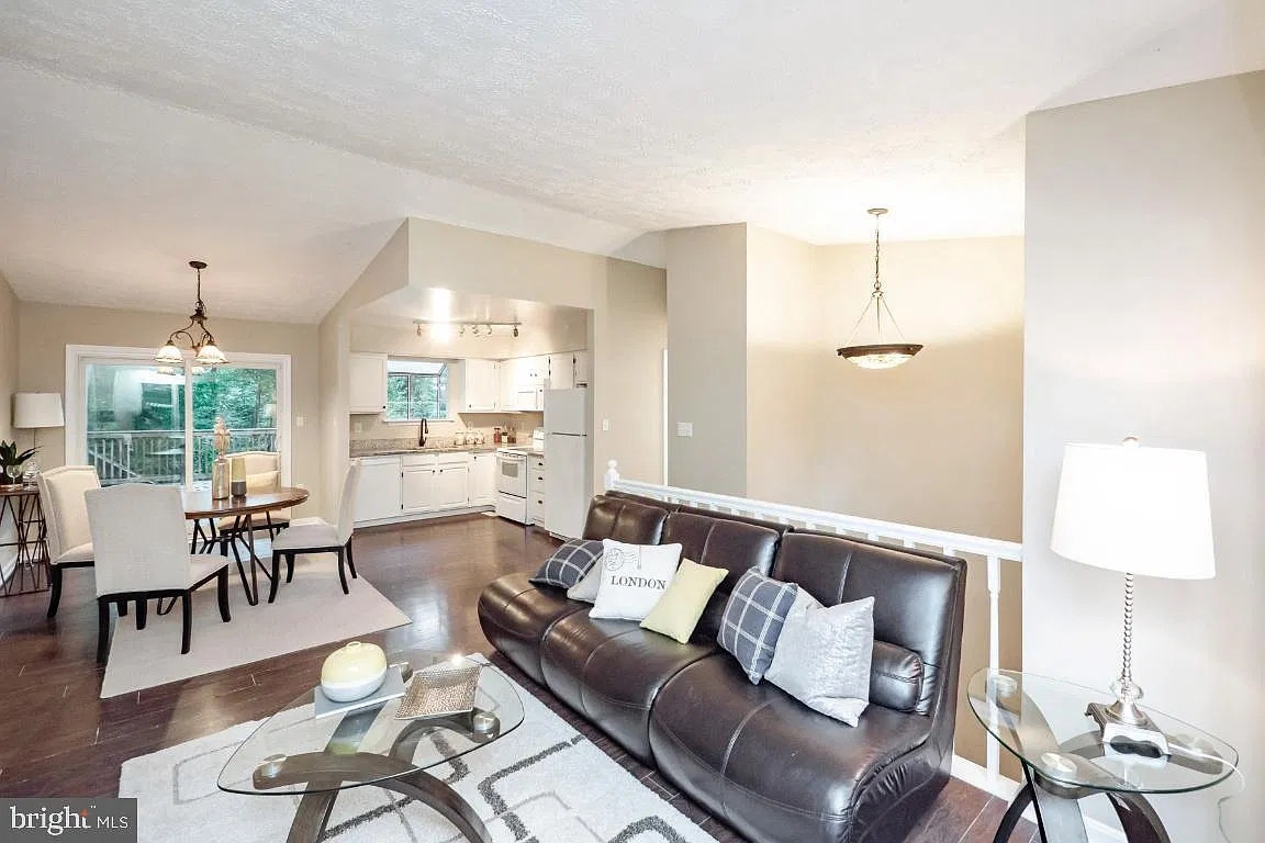 3 bed, 1756 sqft, $2,400 — Photo 2