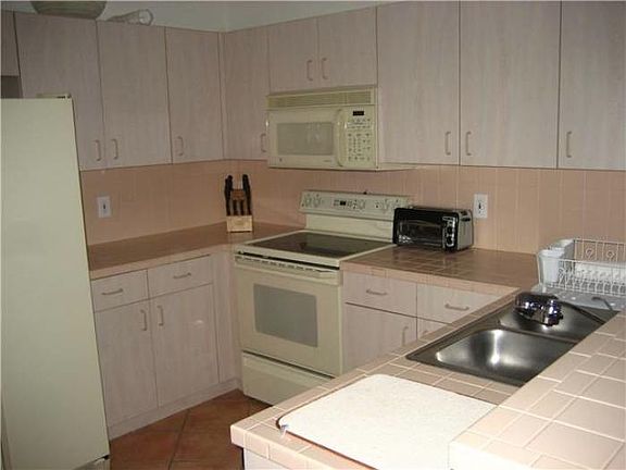 4th image of 563 NW 130th Ave