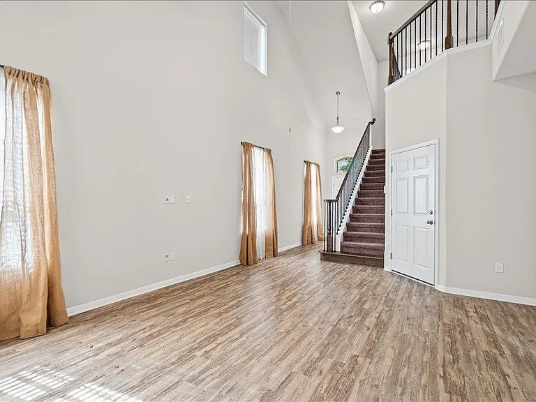 9703 Sunny Swan Ct — Photo 5