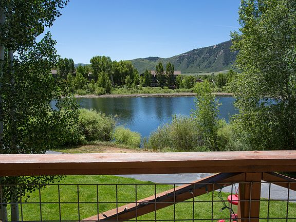 3rd image of 406 Lakeside Dr