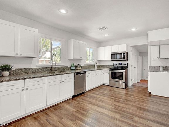 5th image of 1050 E Hassett Ave