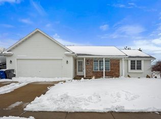 945 Manor Pl, Little Chute, WI 54140
