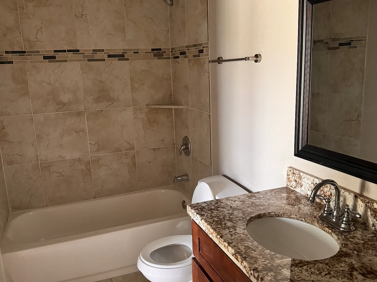 2 bed, 1000 sqft, $1,500 — Photo 4