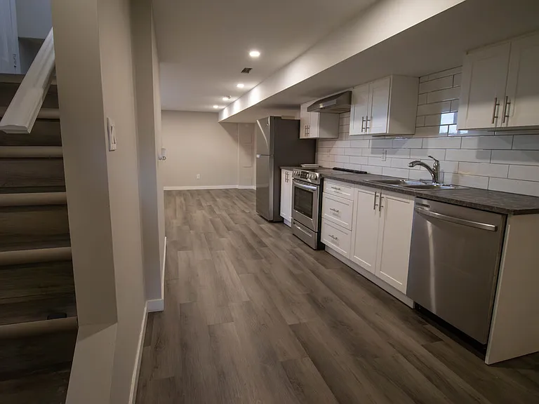 121 Golden Blvd W — Photo 2