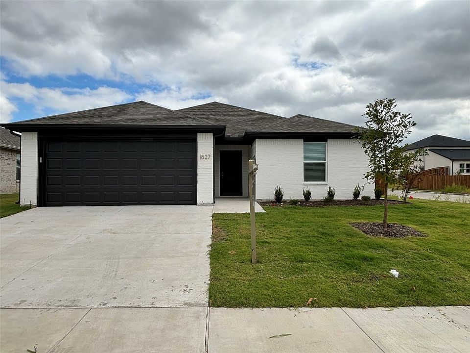 1st image of 1827 Boxwood Dr