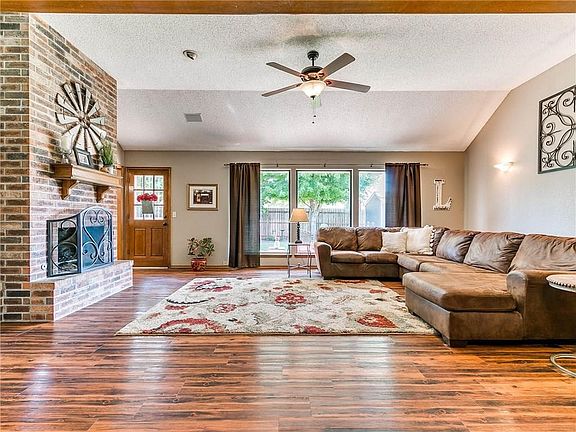 4th image of 4008 Bar Harbor Cir