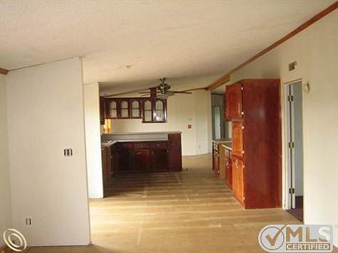 8867 parker rd yale 034.jpg