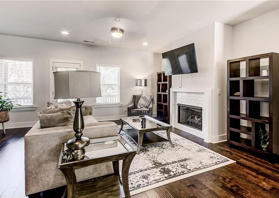 1st image of 3793 Oxford Cir