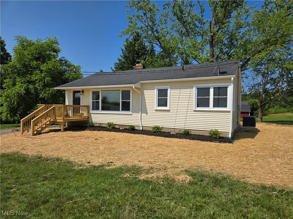 9364 Bascom Rd, Chardon, OH 44024