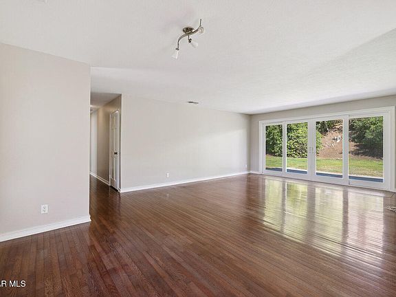 5th image of 786 Maplewood Ct