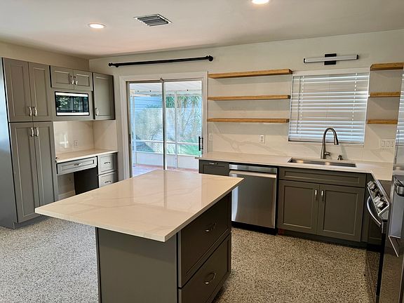 4th image of 2480 Island Dr