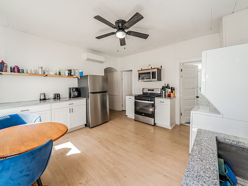 1st image of 2051 W 45th St