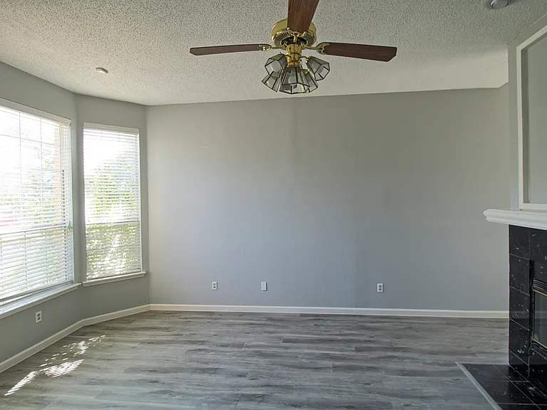 6418 Wildhaven Dr — Photo 5