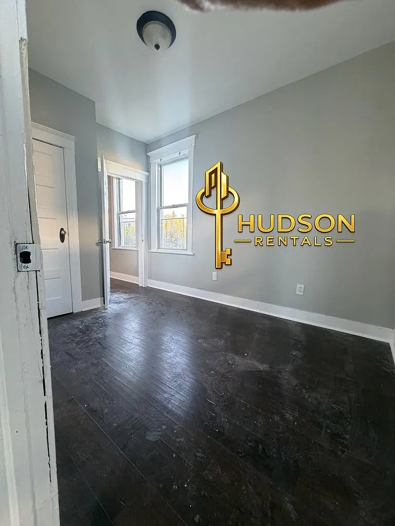 4 bed, 1200 sqft, $2,650 — Photo 4