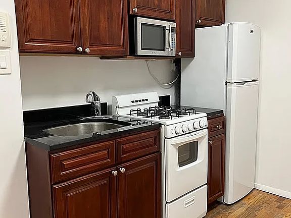 3rd image of 132 E 17th St APT 51