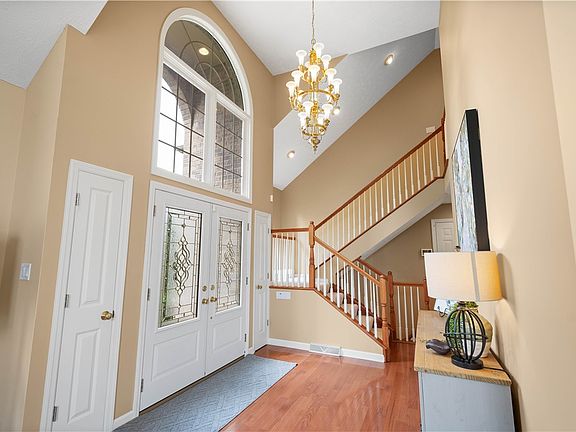 5th image of 220 William Dr