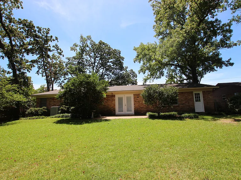 2930 Williamsburg Dr — Photo 26