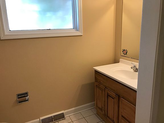 2nd image of 203 Briar Ln