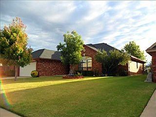 1st image of 208 Parkway Dr
