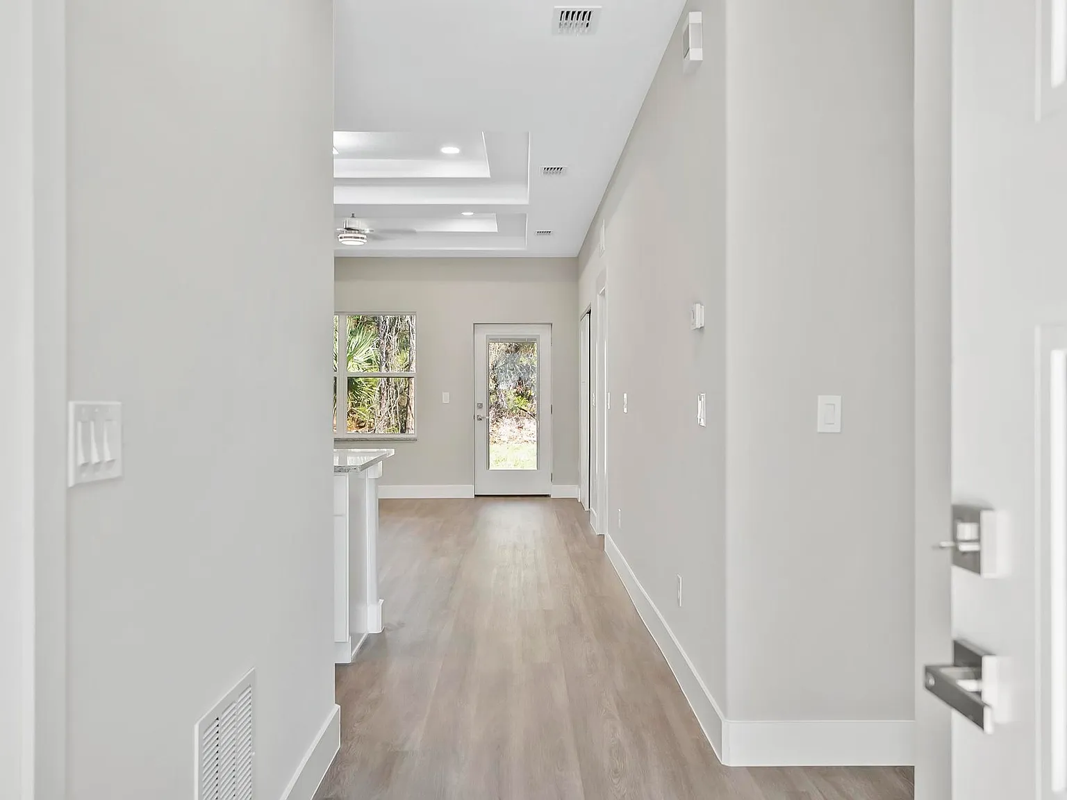 3 bed, 1200 sqft, $1,800 — Photo 2