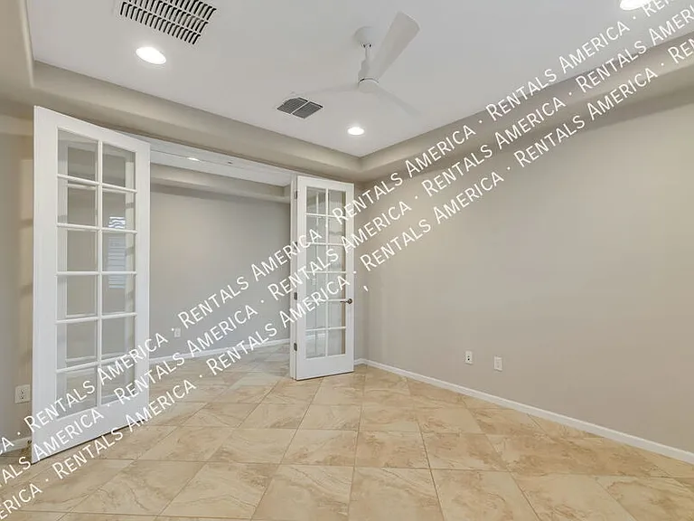 7631 W Laurel Ln — Photo 8