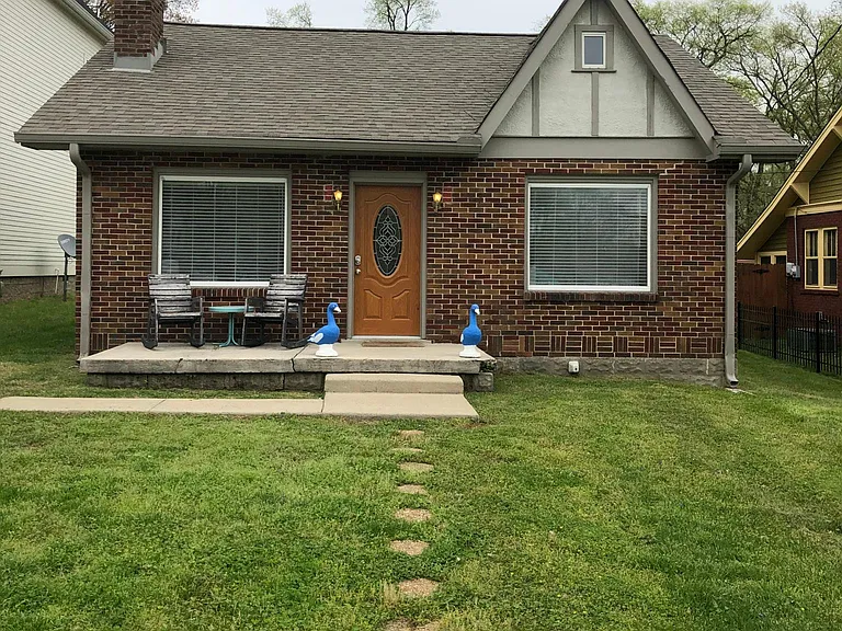 1407 Meridian St — Photo 1