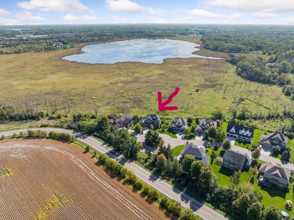 22 Leaf Wing Dr, North Oaks, MN 55127