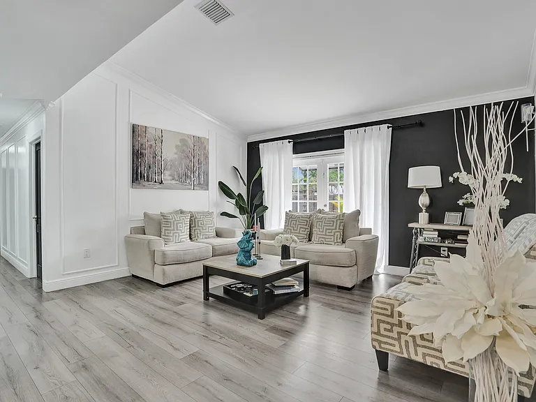 620 SW 100th Ave — Photo 11