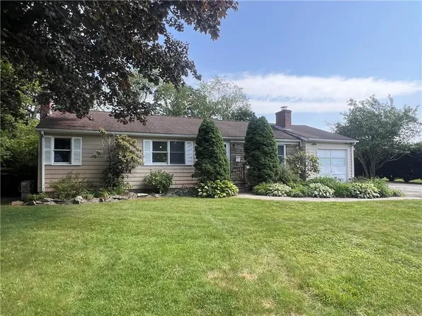 90 Landis Dr, Warwick, RI 02818